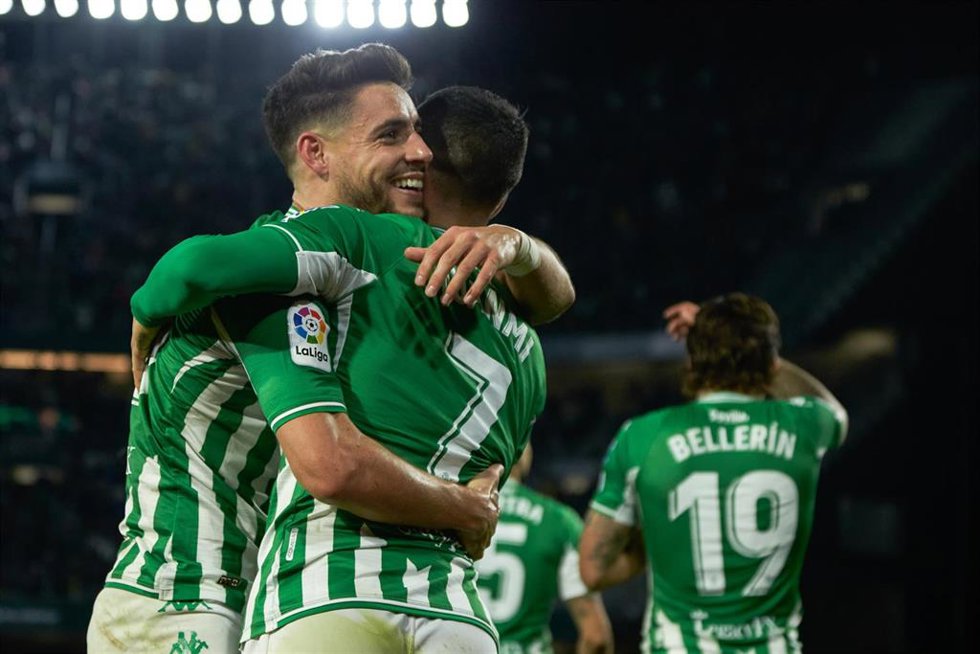 Archivo - Alex Moreno celebra con Juanmi un gol del Betis en LaLiga Santander 2021-2022