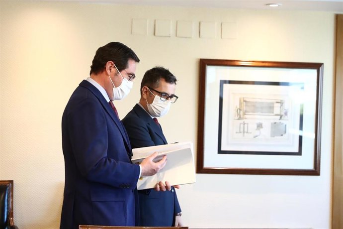 El presidente de la CEOE, Antonio Garamendi y el ministro de la Presidencia, Félix Bolaños se reúnen en la sede de la patronal para que el ministro le presente el Plan Anual Normativo para 2022.