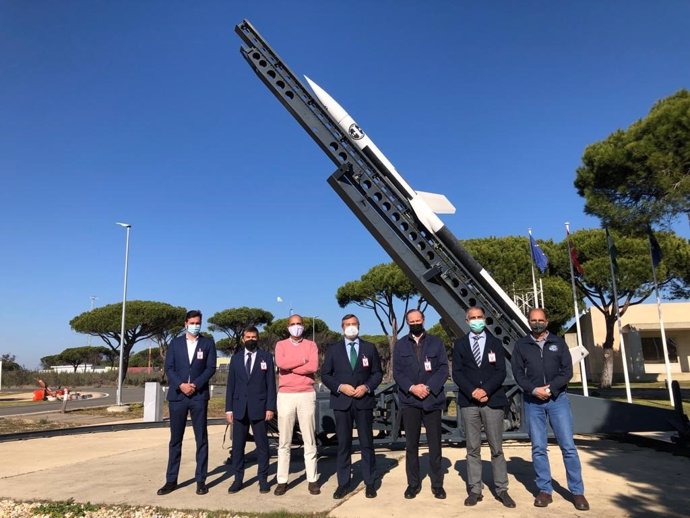 Responsables del CEU Andalucía y Andalucía Aerospace visitan El Arenosillo para conocer el proyecto CEUS.