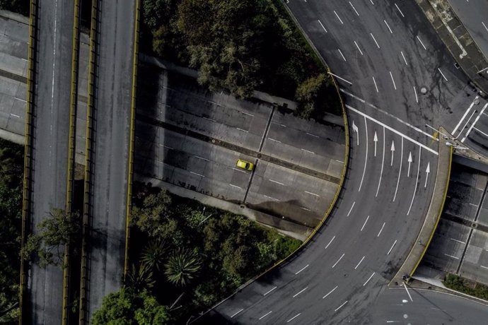 Archivo - Carreteras casi vacías en Colombia durante la pandemia