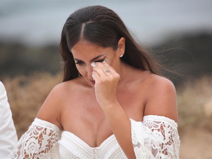 Archivo - Anabel Pantoja durante su boda, a 01 de octubre de 2021, en La Graciosa (España).    BODA;FAMILIA PANTOJA;PLAYA;LA GRACIOSA    José Ruiz / Europa Press    (Foto de ARCHIVO)    01/10/2021