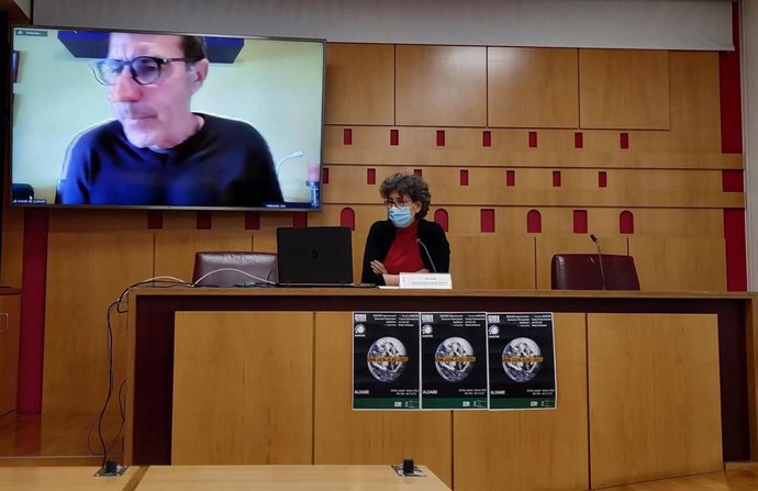 Ana Oregi y Jaume Gil i Llopart, en la presentación de la muestra