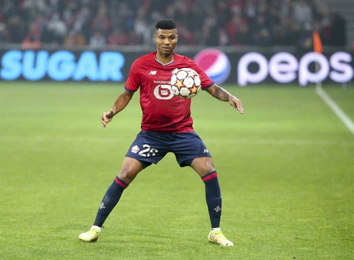 Archivo - Reinildo Mandava of Lille during the UEFA Champions League, Group G football match between Lille OSC (LOSC) and FC RB Salzburg on November 23, 2021 at Pierre Mauroy stadium in Villeneuve-d'Ascq near Lille, France - Photo Jean Catuffe / DPPI