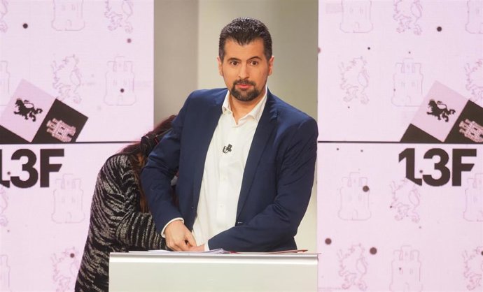 El candidato del PSOE a la presidencia de Castilla y León, Luis Tudanca, en la sede de las Cortes de Castilla y León para participar en el primer debate electoral para los comicios regionales del 13 de febrero