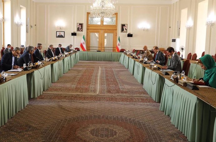Archivo - Mesa de negociación sobre el acuerdo nuclear con Irán