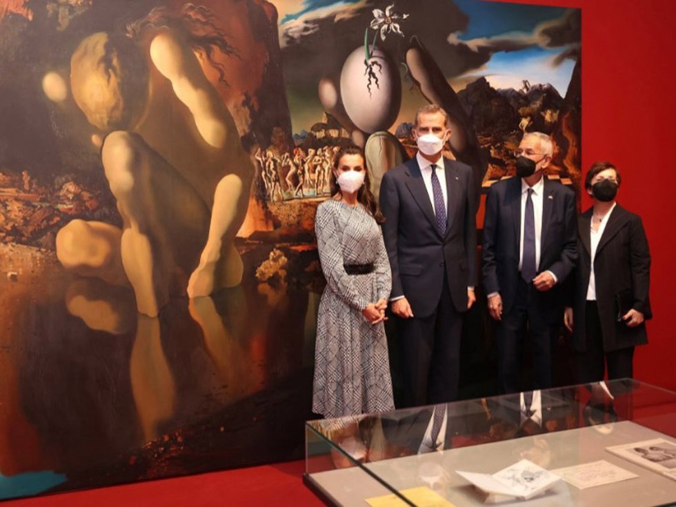Sus Majestades los Reyes han inaugurado la exposición "Dali-Freud" en el museo Unteres Belvedere de la capital austriaca