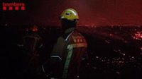 Los Bombers duplican las dotaciones terrestres en el incendio de Peralada (Girona)