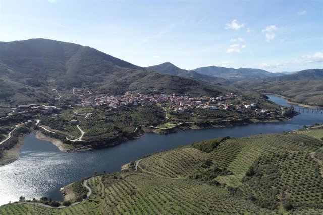 Cola del embalse Gabriel y Galán en la provincia de Cáceres