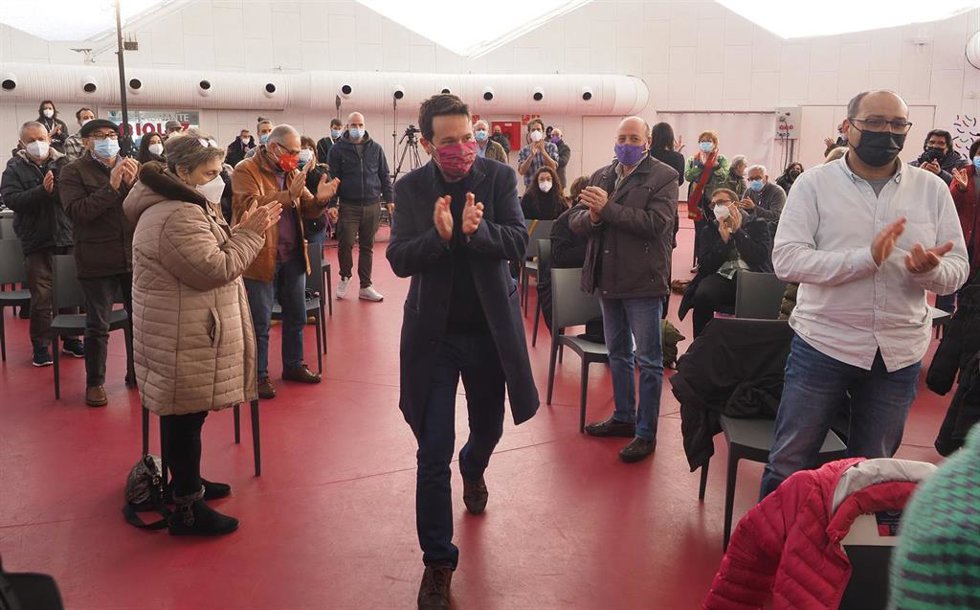 El ex vicepresidente del Gobierno, Pablo Iglesias, aplaude en un coloquio junto a los candidatos de Unidas Podemos por Valladolid, en la Cúpula del Mileno de Valladolid, a 22 de enero de 2022, en Valladolid, Castilla y León (España). 