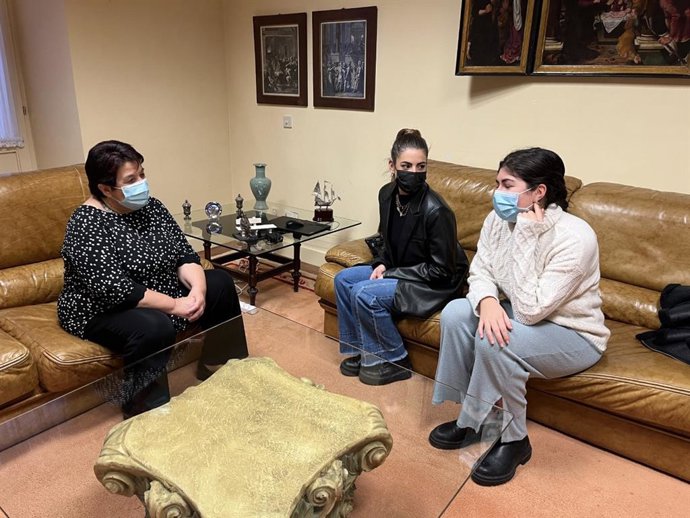 Luquero (I) con los organizdores de Publicatessen.