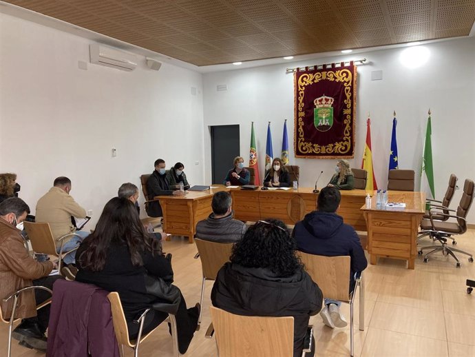 Reunión con alcaldes y representantes de 16 municipios de la comarca andevaleña de Huelva.