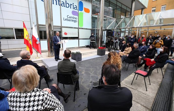 El presidente de Cantabria, Miguel Ángel Revilla, acompañado de los consejeros, preside el acto institucional organizado por el Gobierno con motivo del 40 aniversario del Estatuto de Autonomía