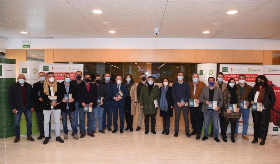 El presidente de la Diputación de Sevilla, Fernando Rodríguez Villalobos, reunido con alcaldes de las comarcas de la Sierra Morena Sevillana y Doñana.