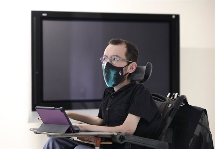 El portavoz de Unidas Podemos en el Congreso de los Diputados, Pablo Echenique, a su llegada a una rueda de prensa mientras se celebra la Junta de Portavoces en el Congreso de los Diputados, a 1 de febrero de 2022, en Madrid (España).