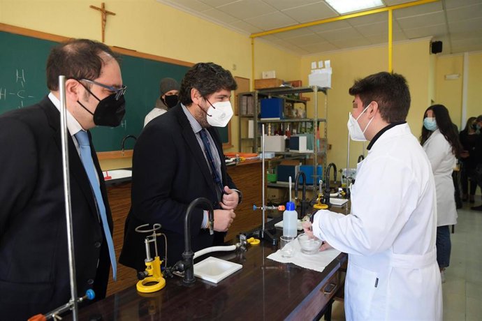López Miras defiende una educación "basada en la libertad" frente al "adoctrinamiento"