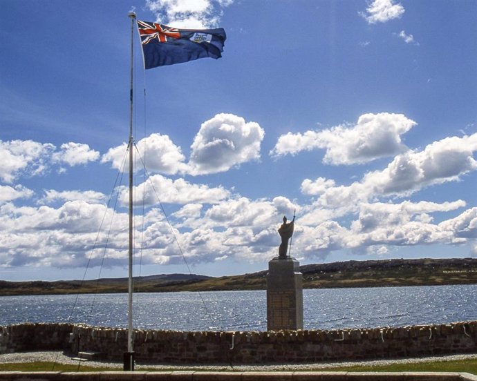 Bandera británica en Port Stanley, en las islas Malvinas o islas Falkland.