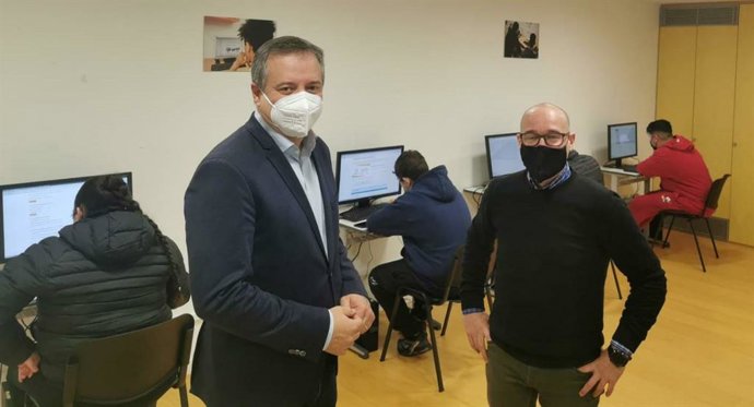 José Luis Delgado en su visita al Centro de Día Mediterráneo de Almería
