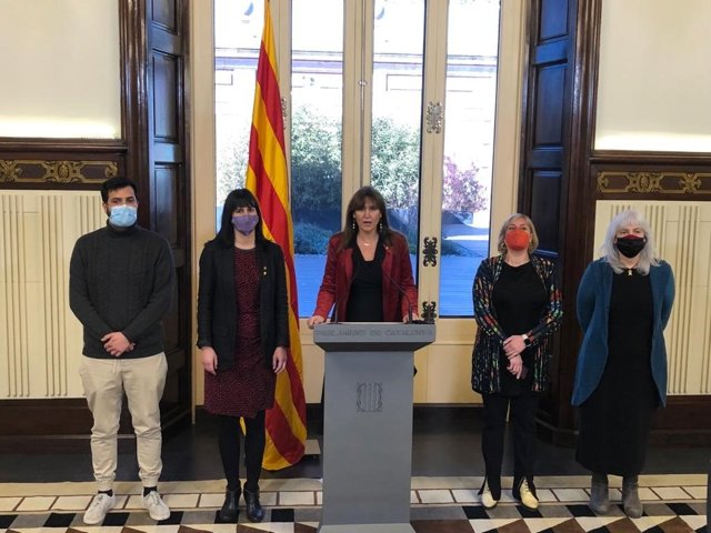 Compareixença de la presidenta del Parlament, Laura Borràs, al costat dels membres de la mesa Ruben Wagensberg (ERC), Aurora Madaula (Junts), Alba Vergés (ERC), i la líder de la CUP a la cambra, Dolors Sabater