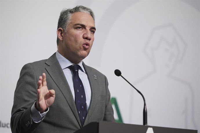 El consejero de la Presidencia y portavoz, Elías Bendodo, este martes en la rueda de prensa tras el Consejo de Gobierno.