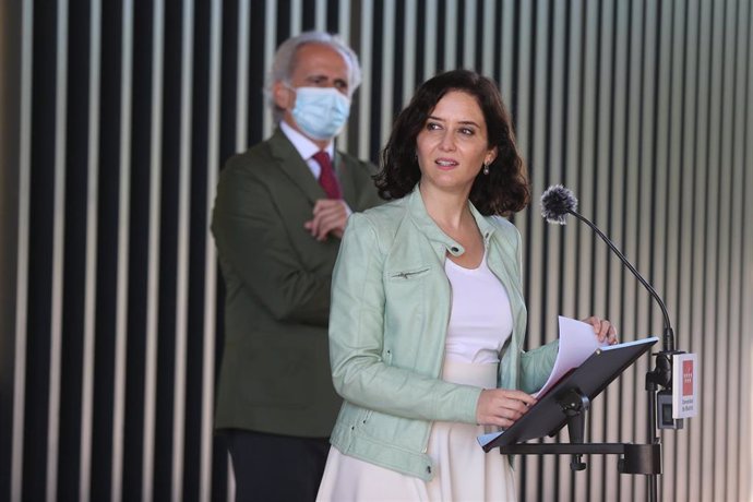 Archivo - La presidenta de la Comunidad de Madrid, Isabel Díaz Ayuso, interviene en una rueda de prensa durante su visita al Hospital Enfermera Isabel Zendal de Madrid, a 24 de junio de 2021, en Madrid (España). El hospital, fue construido en 100 días y
