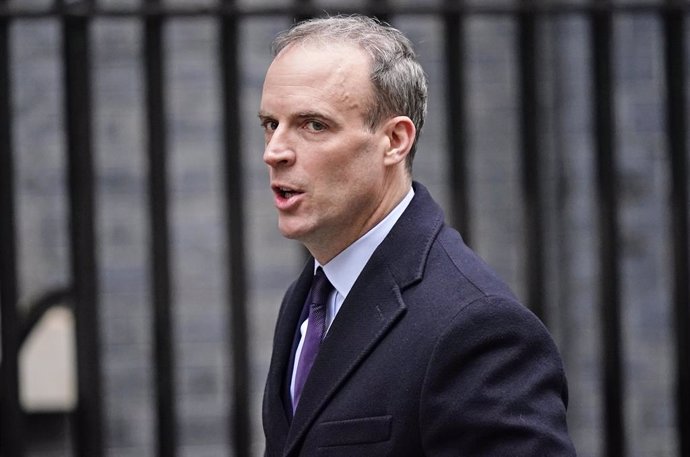 Archivo - 07 December 2021, United Kingdom, London: UK Deputy Prime Minister Dominic Raab arrives in Downing Street, London, to attend the government's weekly cabinet meeting. Photo: Aaron Chown/PA Wire/dpa