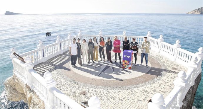 (I-D) Rayden, Tanxugueiras, Blanca Paloma, Chanel, Rigoberta Bandini, la directora de Comunicación y Participación de RTVE, María Eizaguirre, Varry Brava y Xeinn.