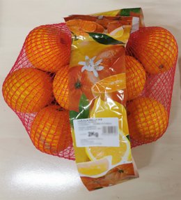Archivo - Naranjas sudafricanas en un lineal de supermercado valenciano
