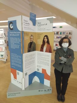 L'exposició-aparador de promoció dels Premis Nacionals de Cultura 2021 a la Biblioteca Carles Rahola de Girona