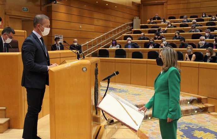 Teresa Villuendas acata la Constitución en el Pleno del Senado