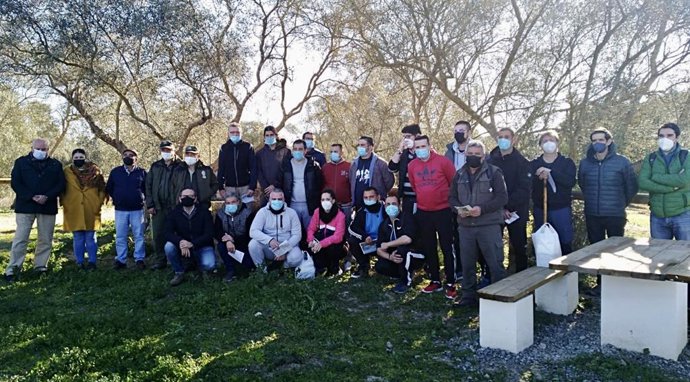 El delegado de Desarrollo Sostenible, Giuseppe Aloisio (abajo, primero por la izda.), en la celebración del Día de los Humadales.