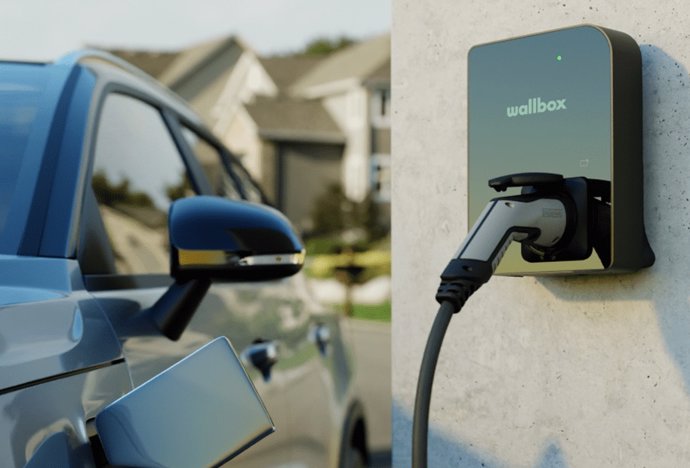 Archivo - Cargador de coche eléctrico de Wallbox