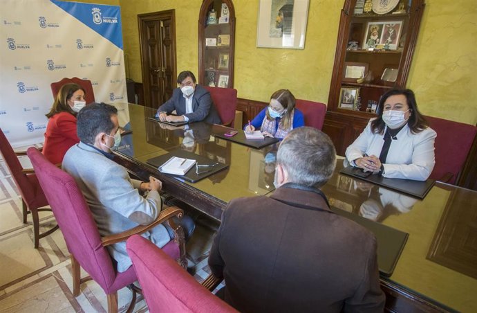 Reunión en el Ayuntamiento de Huelva.