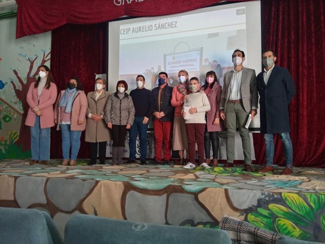 Entrega el tercer premio del XX Certamen Literario Escolar Andaluz de Voluntariado.