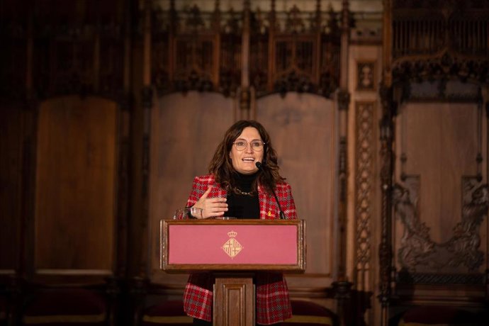 La consellera de Presidencia de la Generalitat, Laura Vilagr, interviene en el acto de constitución del Consell de Governs Locals en el Ayuntamiento de Barcelona, a 1 de febrero de 2022.