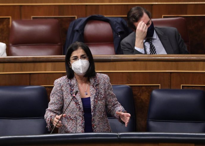 Archivo - La ministra de Sanidad, Carolina Darias, en el pleno del Congreso de los Diputados, a 22 de diciembre de 2021, en Madrid (España). Durante esta sesión de control al Gobierno, la última de 2021, el Ejecutivo tiene que hacer frente a las pregunt