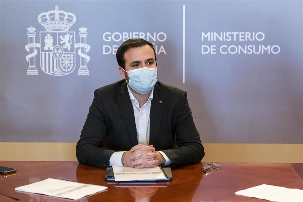 El ministro de Consumo, Alberto Garzón, durante una reunión con representantes de colectivos de ganadería extensiva, en la sede de su ministerio, a 20 de enero de 2022, en Madrid (España). Garzón se ha citado con representantes de Ganaderas en red, Fede