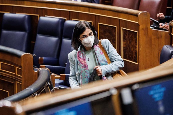 La ministra de Sanidad, Carolina Darias,  en una sesión plenaria, en el Congreso de los Diputados, a 1 de febrero de 2022, en Madrid (España). En el pleno de hoy, se debaten, entre otros temas, la votación llevada por el PP para suprimir el Ministerio d