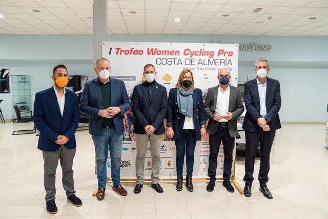 Presentación de la Women Cycling Pro 'Costa de Almería'