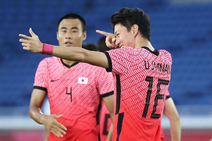 Archivo - 28 July 2021, Japan, Yokohama: South Korea's Hwang Ui-jo celebrates scoring his side's fourth goal during the Men's Group B soccer match between South Korea and Honduras at the International Stadium Yokohama. Photo: -/YNA/dpa