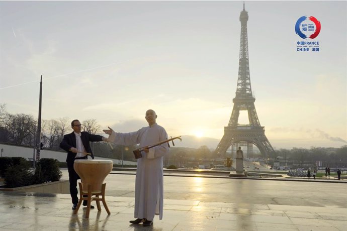 The concert was performed in front of the Eiffel Tower in Paris, France
