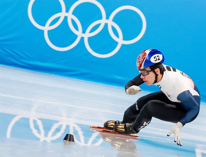 02 February 2022, China, Beijing: South Korean short track speed skater Hwang Dae-heon takes part in a training session in the National Speed Skating Rink 'The Ice Ribbon', ahead of the Beijing 2022 Winter Olympics, that is taking place from 04 February