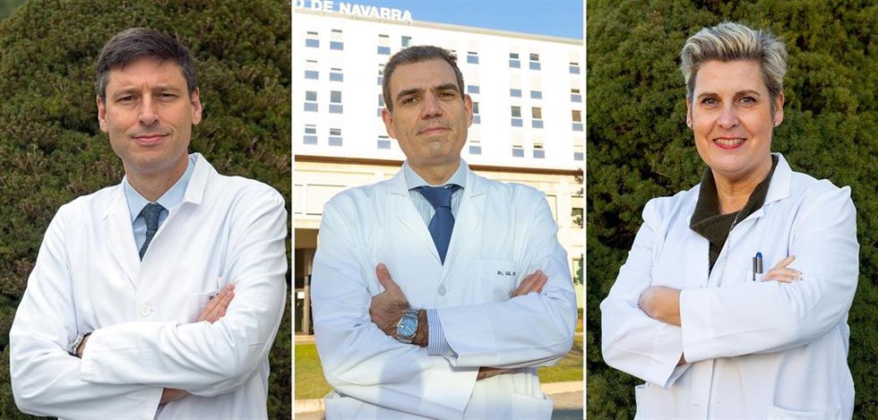 Archivo - Antonio González e Ignacio Gil-Bazo, codirectores del Departamento de Oncología Médica, y Ana Patiño, directora de la Unidad de Medicina Genómica.