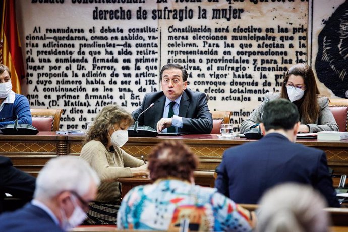 AMP.-La oposición afea a Albares que los socios de Gobierno "proyecten" una imagen de España que le "resta credibilidad"