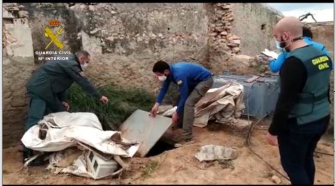 Intervención de agentes de la Guardia Civil en la operación MIZU II