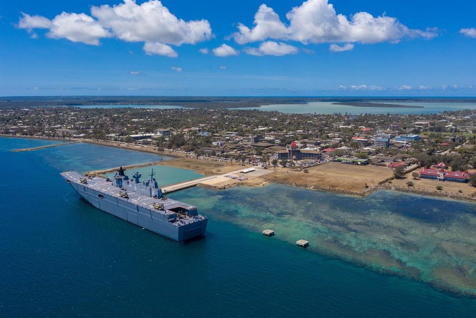 Envío de ayuda humanitaria a Tonga tras la erupción del volcán