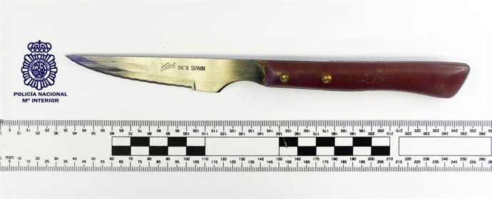 Cuchillo intervenido al agresor.