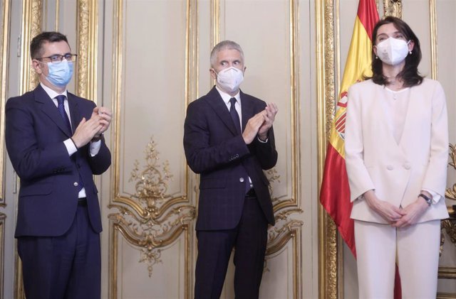 Archivo - El ministro de la Presidencia, Félix Bolaños; el ministro de Interior, Fernando Grande-Marlaska y la ministra de Justicia, Pilar Llop, posan en el acto de traspaso de la cartera de Justicia en julio de 2021