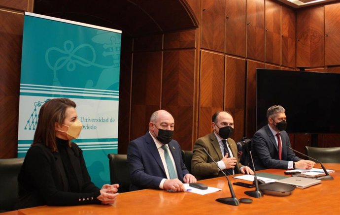 Rueda de prensa del rector de la Universidad, Ignacio Villaverde, sobre la entrada de la institución en el Real Colegio Complutense de Harvard.