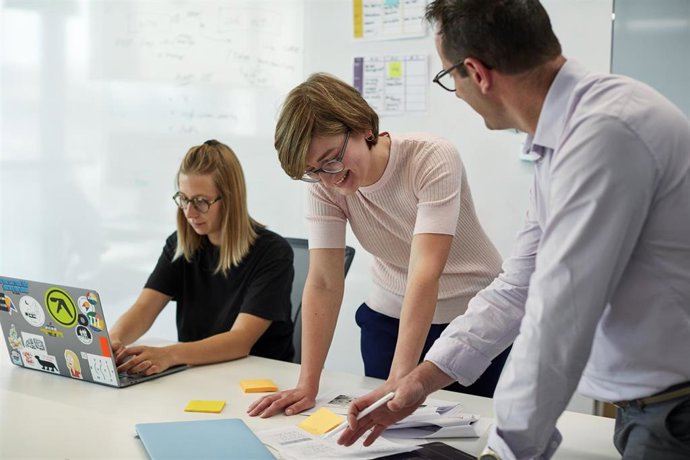 Archivo - Trabajadores en las oficinas de Malt