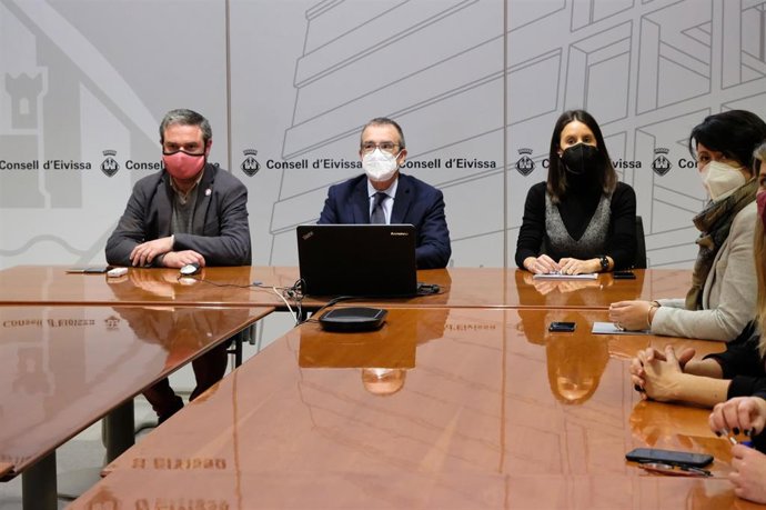 El vicepresidente del Govern, Juan Pedro Yllanes, en una rueda de prensa en Ibiza